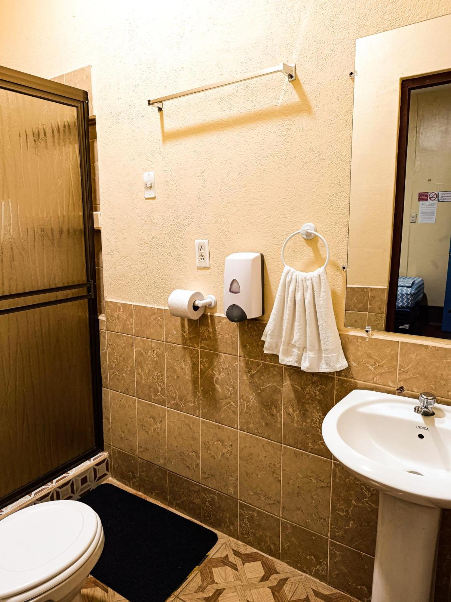 Hostal El Rio León Eksteriør billede