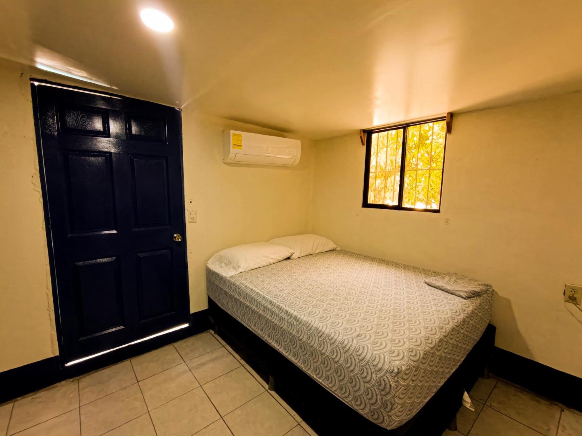Hostal El Rio León Eksteriør billede