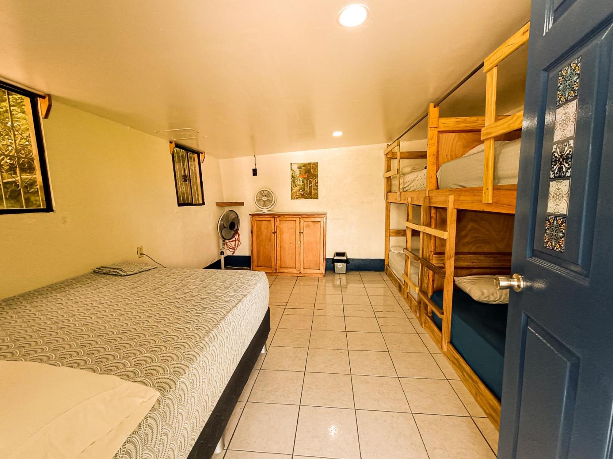 Hostal El Rio León Eksteriør billede